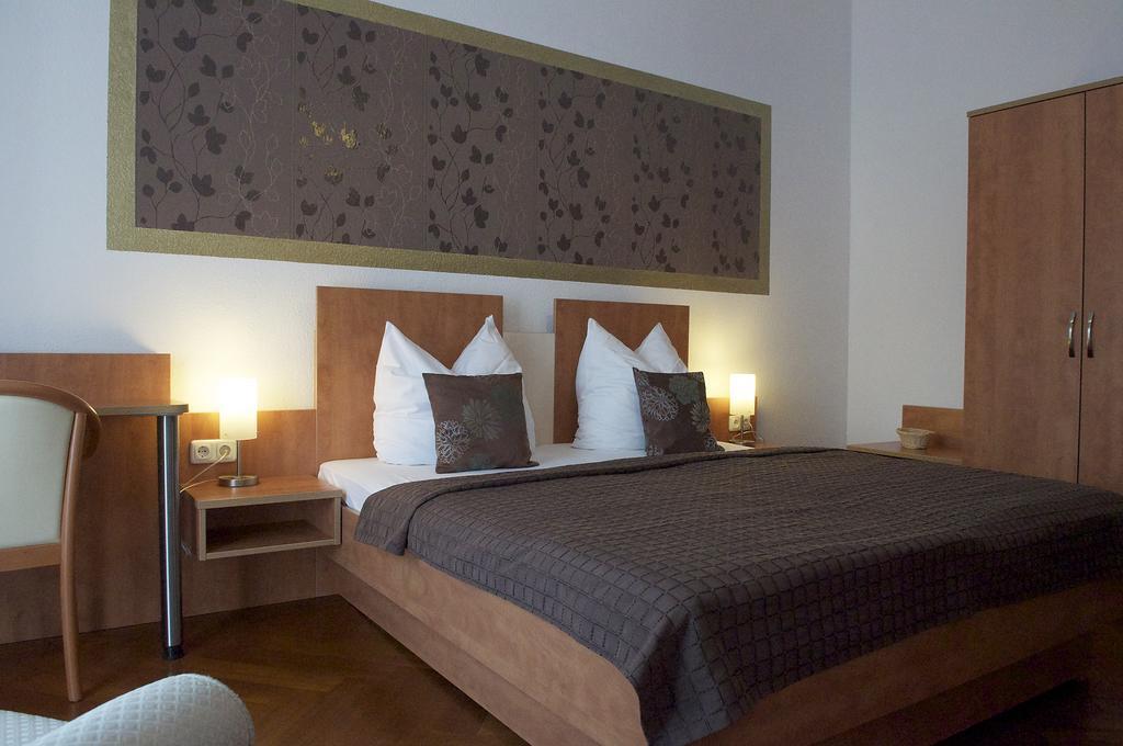Hotel Vier Loewen Traben-Trarbach Chambre photo