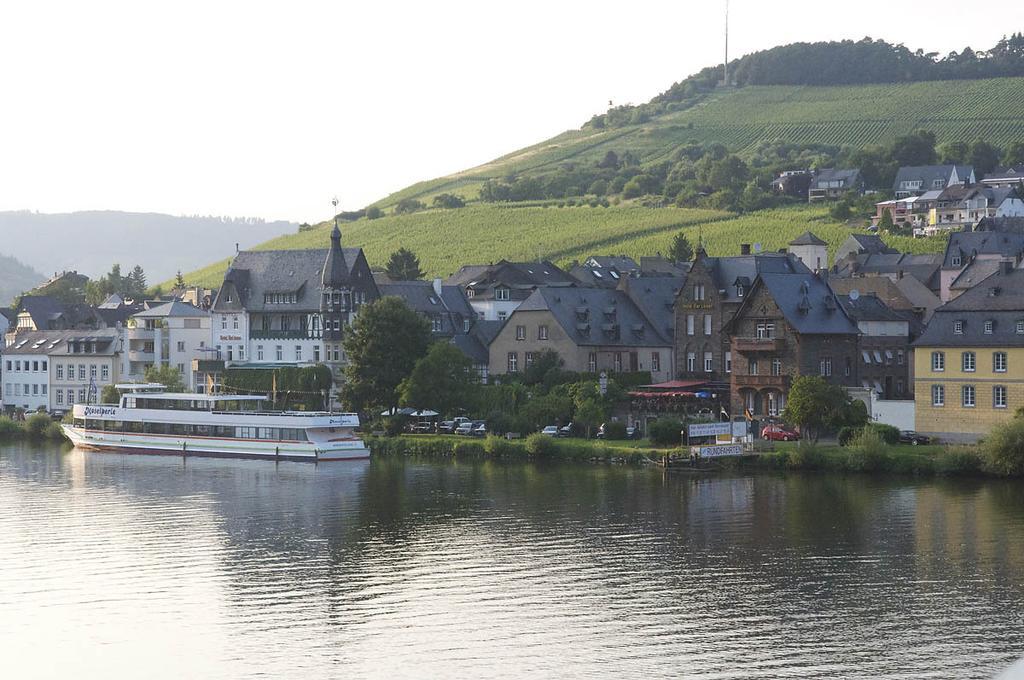 Hotel Vier Loewen Traben-Trarbach Extérieur photo