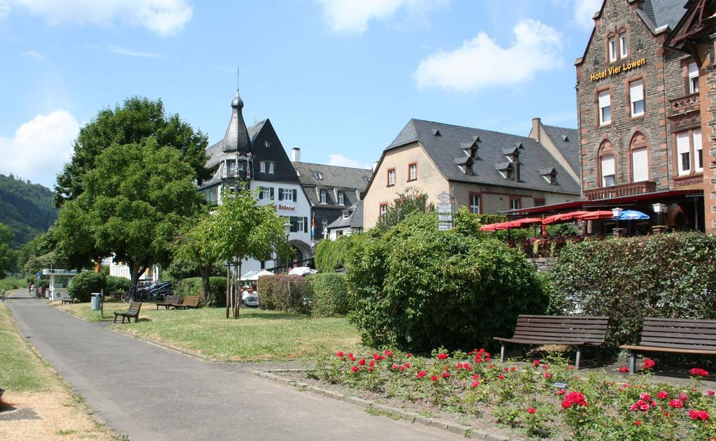 Hotel Vier Loewen Traben-Trarbach Extérieur photo